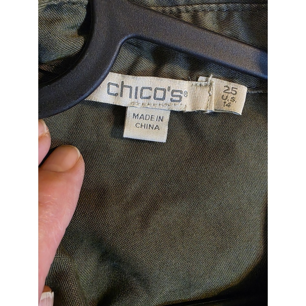 Chico's Women's 2.5(14) Green‎ Frayed Trim Roll-Tab Long Sleeve Button Up Blouse - Picture 2 of 9